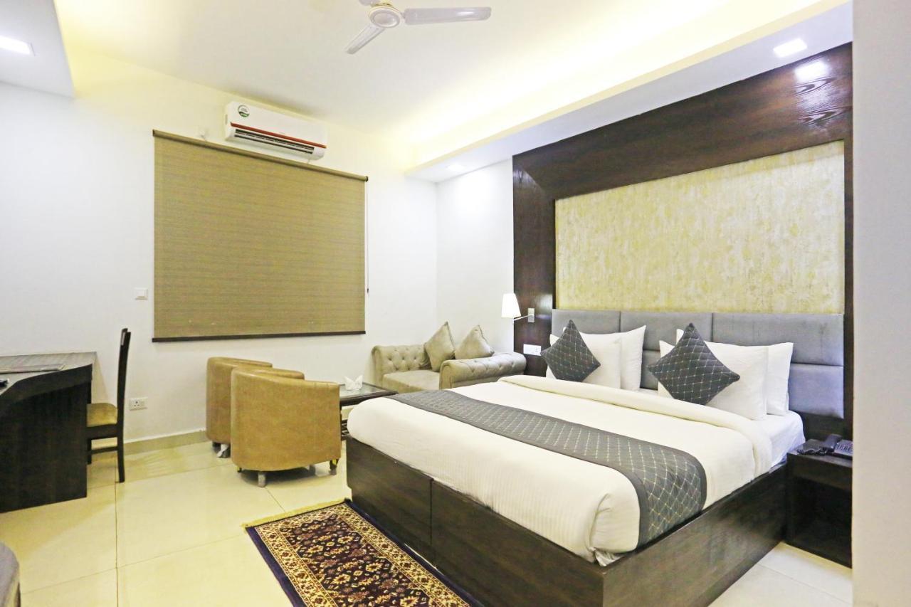 Park Tree Near Delhi Airport Hotel 4*