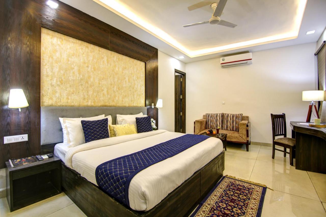 Hotel Park Tree Near Delhi Airport 4*